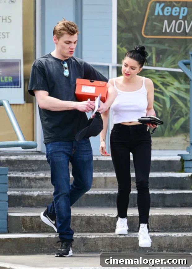 Ariel Winter's Errands Style: Toned Abs Shine In White Top And Skinny Jeans With Levi Meaden 2 Levi Meaden And Ariel Winter