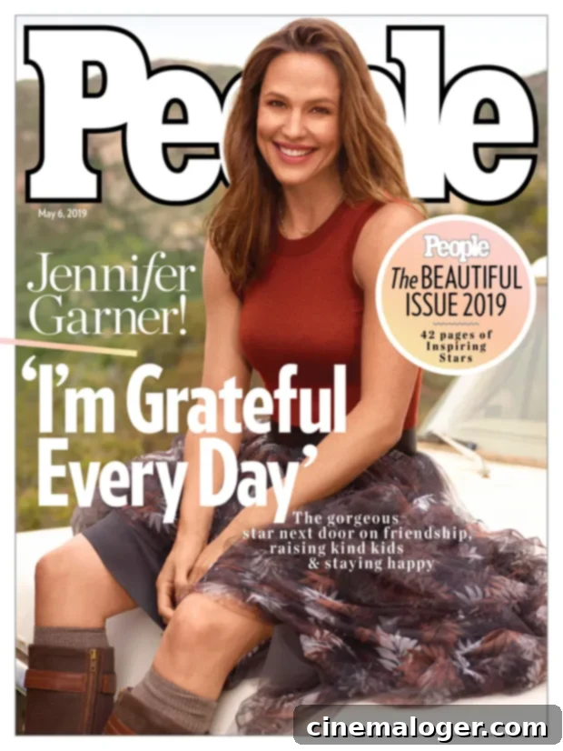 Jennifer Garner People'ın 2019 En Güzel Kadını Seçildi 2 Jennifer Garner on the cover of People Magazine's Beautiful Issue