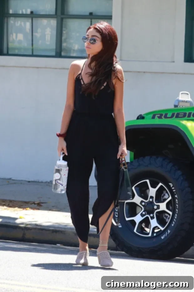 Engaged Sarah Hyland Unveils Bold Red Hair Makeover 3 Sarah Hyland