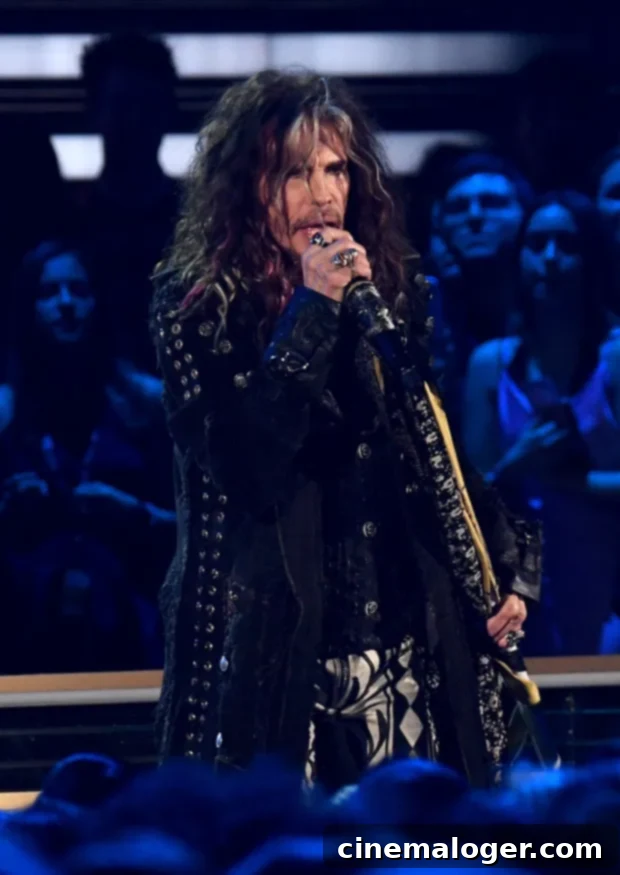 Steven Tyler Applauds Taylor Swift For Songwriter Advocacy 2 Steven Tyler performing with Aerosmith