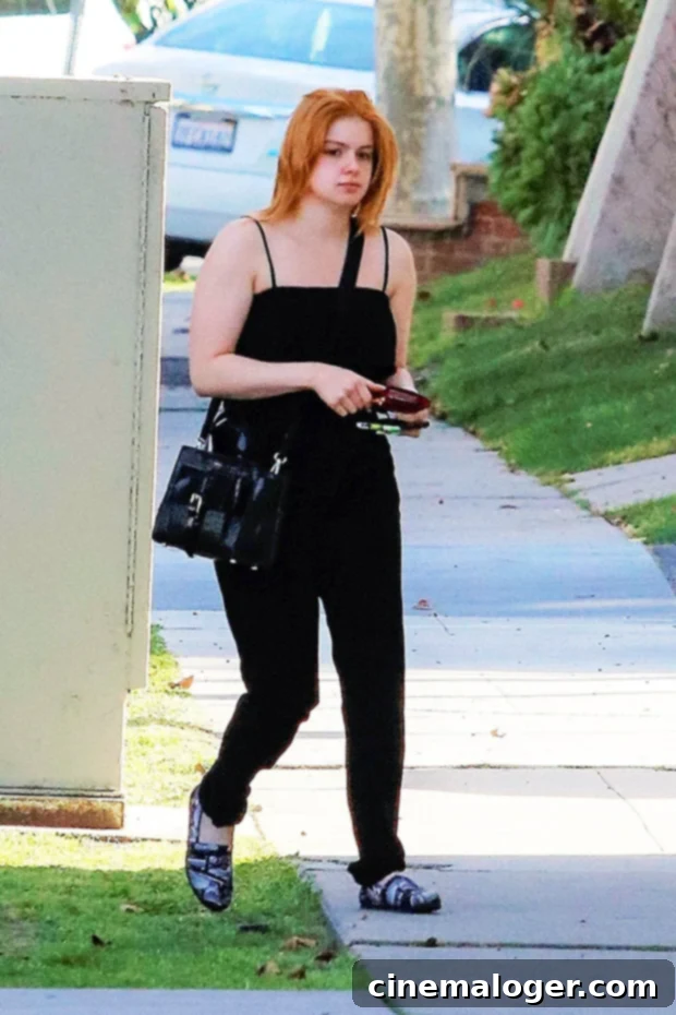 Ariel Winter Debuts Lighter Hair, Makeup-Free Style in L.A. 2 ariel winter