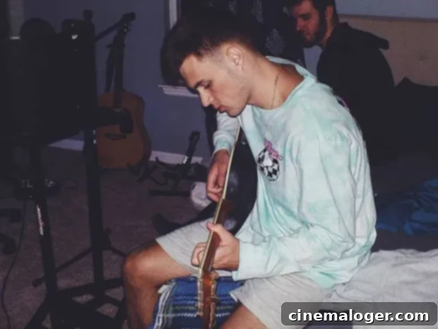 Munn Conquers His Past Demons In A Raw New Video For I Lost Myself 4 MUNN on stage
