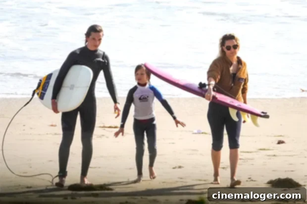 Christian Bale, Jennifer Garner & Celebs Bond With Kids Body-Boarding At The Beach 6 Kate Hudson with her sons Ryder and Bingham on Malibu beach