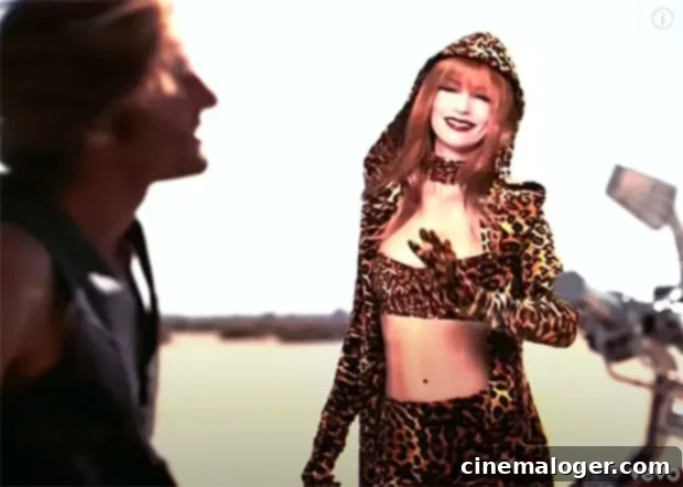 Shania Twain Rocks Iconic Leopard Print Decades Later in New Video 3 Shania Twain