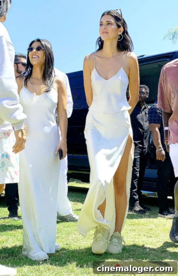 Kourtney Kardashian Refuses Relationship Advice From Kim Amid Kanye Drama 2 Kourtney Kardashian, Kendall Jenner
