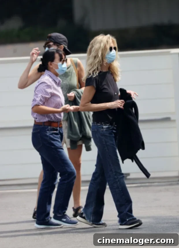 Meg Ryans Daughter Daisy 16 Looks So Grown Up On Shopping Trip With Her Mom 2 Meg and Daisy Ryan