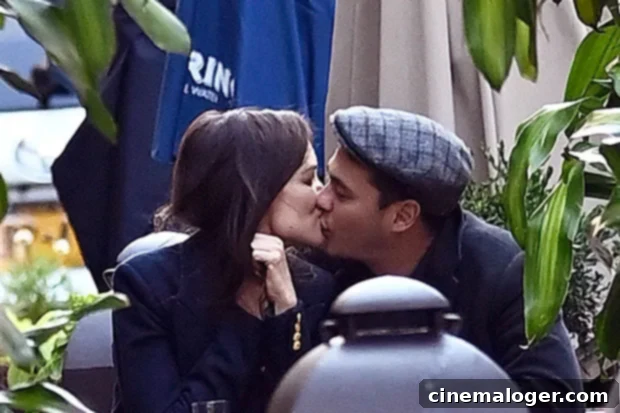 Katie Holmes, 41, Locks Lips With New Love Emilio Vitolo Jr., 33, During Romantic NYC Dinner 2 Katie Holmes and Emilio Vitolo Jr. share a passionate kiss during a restaurant date in New York City on Sept. 21, 2020.