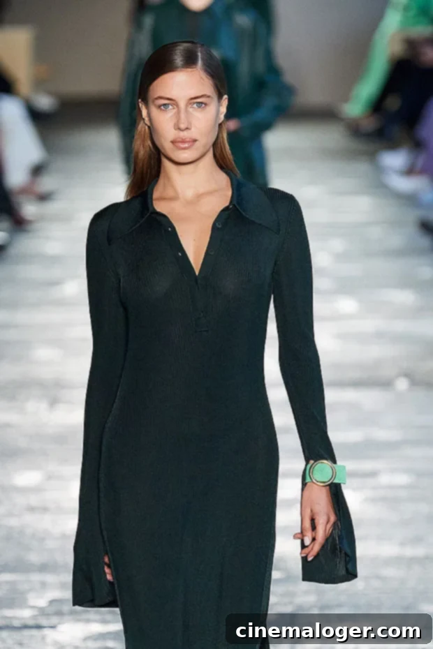 Nicole Poturalski Stuns In Bikini Days Before Brad Pitt Custody Battle 2 Nicole Poturalski