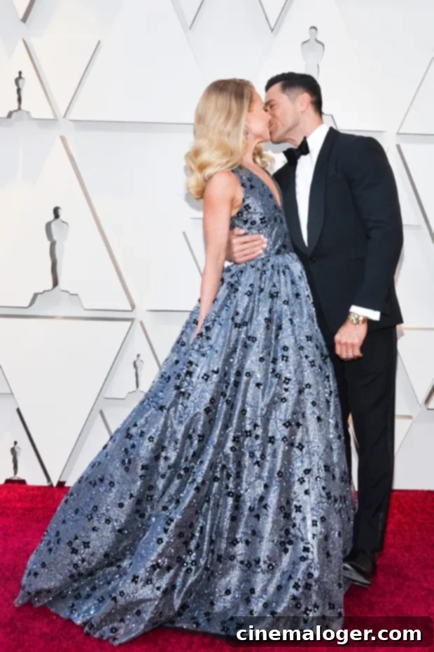 From Tight Pants to Topless: Kelly Ripa Gushes Over Mark Consuelos' Shirtless Snap 2 Kelly Ripa & Mark Consuelos