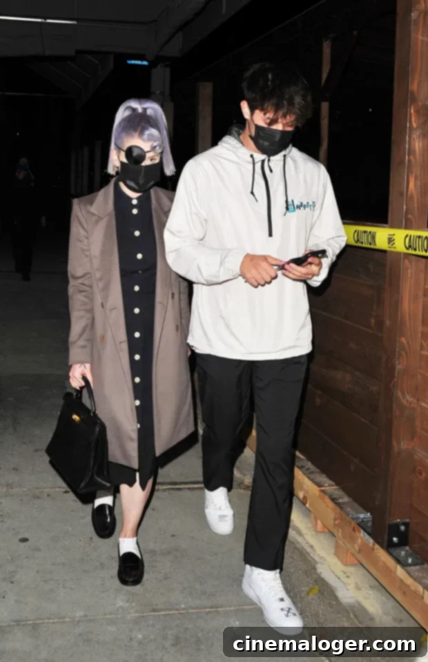 Kelly Osbourne's Night Out: Eye Patch Reveals Makeup Mishap 3 Kelly Osbourne