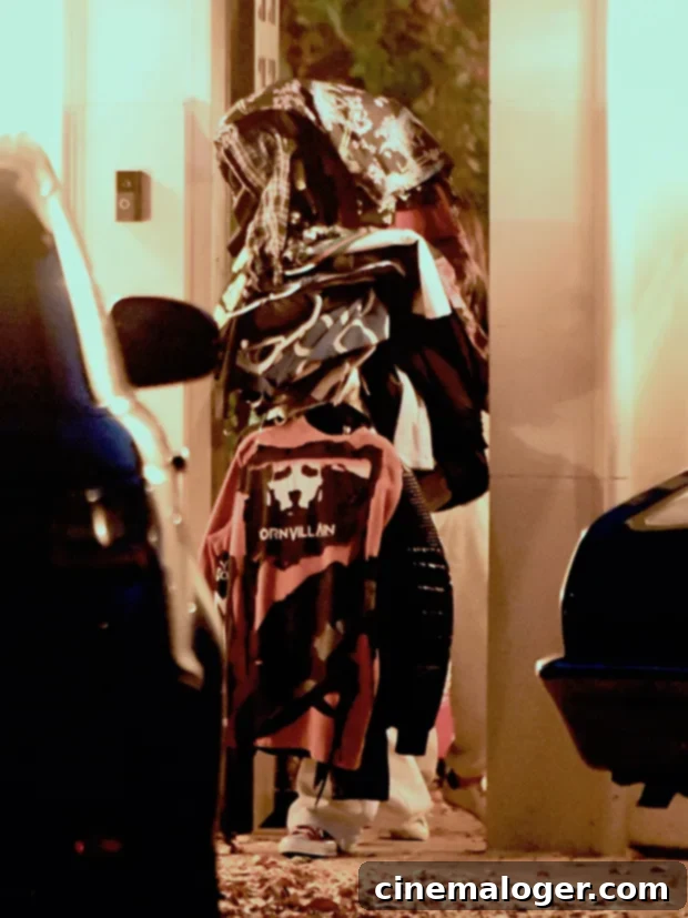 Megan Fox And Machine Gun Kelly Pack Up For Their New Home 3 machine gun kelly