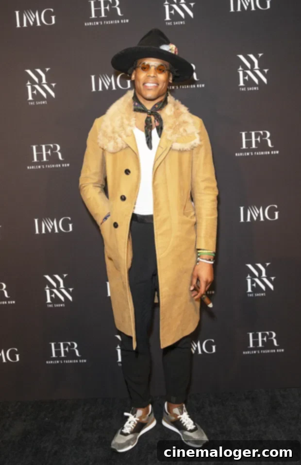 Cam Newton'dan Tarz Evrimi İtirafı: 2021'de Lüks Modaya Paydos! 4 Cam Newton looking sharp in a tailored suit at New York Fashion Week.