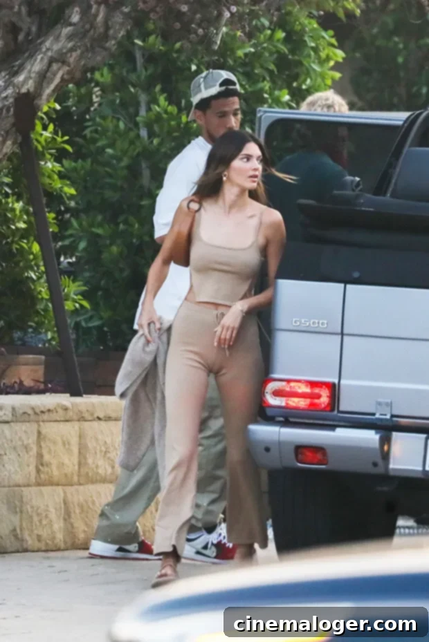 Kendall Jenner Backs Devin Booker On Court After Their Instagram Debut 3 Kendall Jenner & Devin Booker