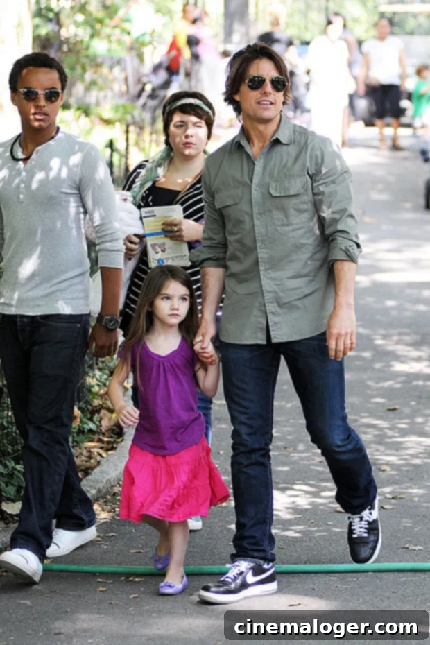 Bella Kidman Cruise's Stunning Rare Selfie, Jokes 'Same Face' 2 Tom Cruise Kids