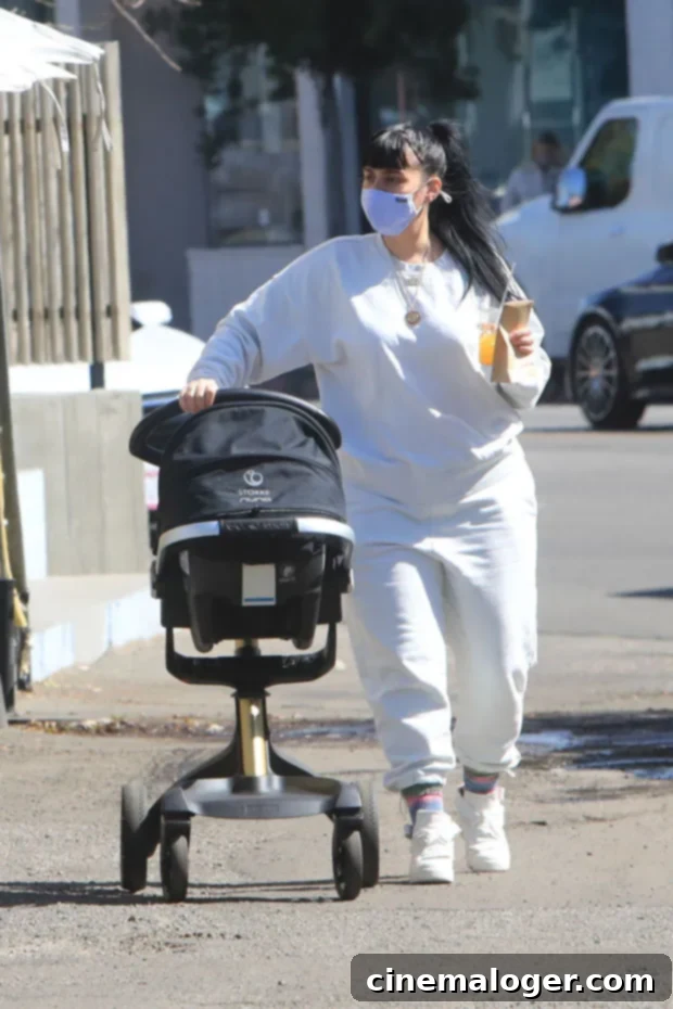 Usher and Girlfriend Jenn Goicoechea's Rare Outing With Five Month Old Sovereign 3 img 4337517 2