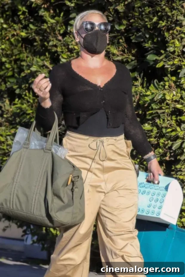 Pink's Stunning Blonde Hair A Year After Her DIY Haircut See The Before And After 3 Pink