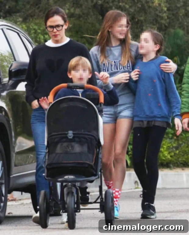 Jennifer Garner Gets Candid About Divorce's Toll On Her Children 2 jennifer garner