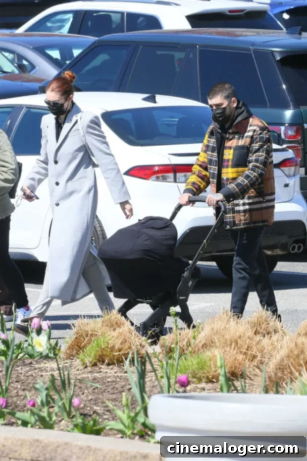 Gigi and Zayn Treat Khai to an Adorable Aquarium Outing 3 Gigi Hadid, Zayn Malik, Khai Malik