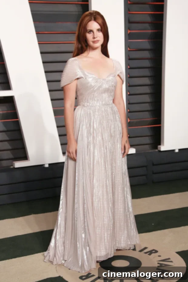 Lana Del Rey Rings In 36 With Rare Bikini Shot And Lookalike Barbie Cake 2 Lana Del Rey