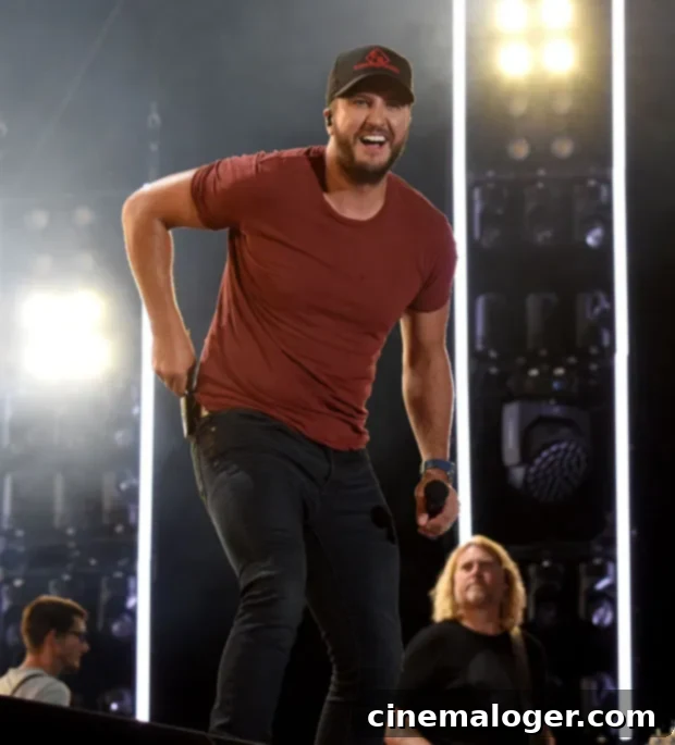 Luke Bryan Hints At His Cringe-Worthy Wedding Gift For Blake and Gwen 2 Luke Bryan