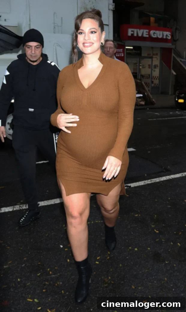 Ashley Graham's Bikini Bump: Snacking in Style 2 Ashley Graham