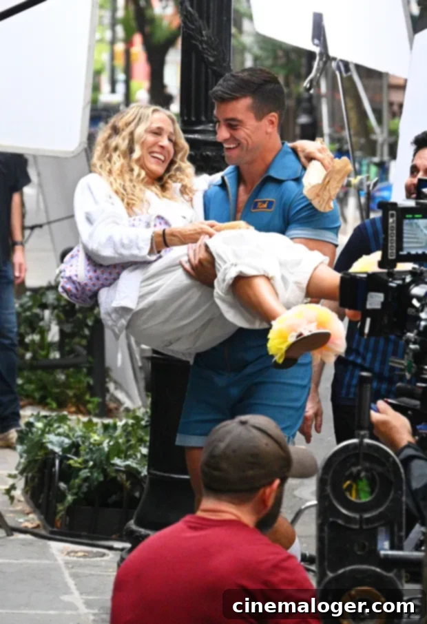 SJP Carried By Mysterious Strongman On Sex And The City Set 2 Sarah Jessica Parker