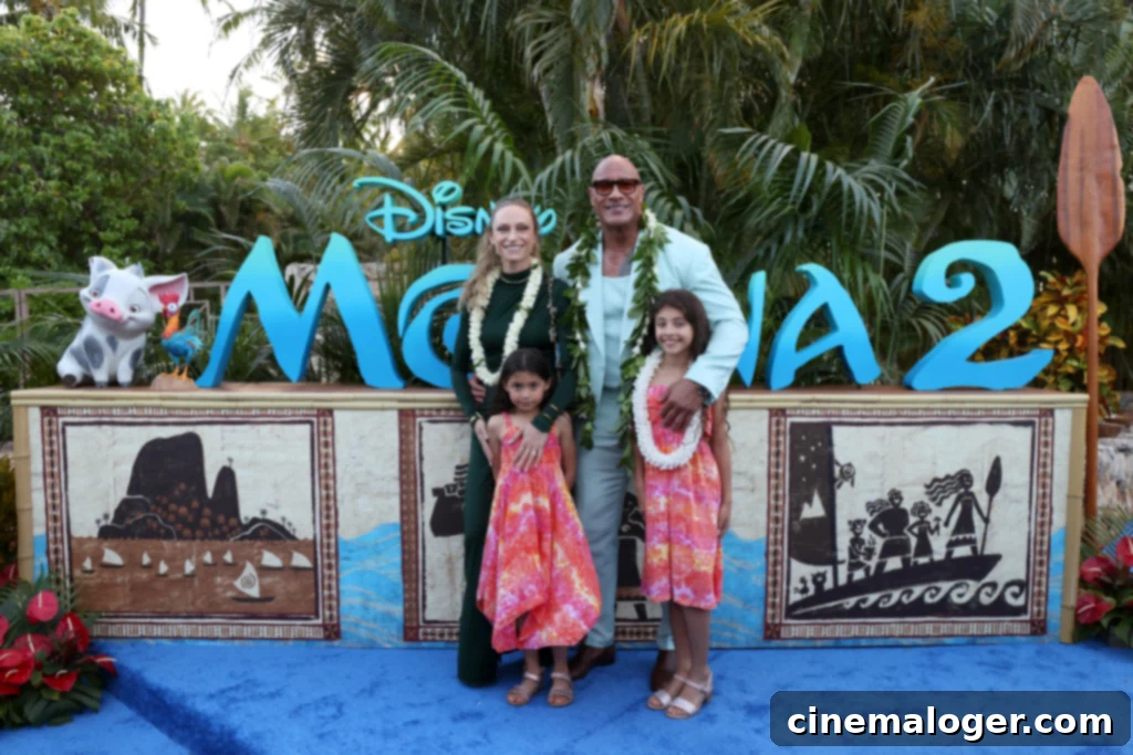Dwayne Johnson'ın Üç Kızıyla Yakından Tanışın 2 KAPOLEI, HAWAII - NOVEMBER 21: (L-R) Lauren Hashian, Tiana Johnson, Dwayne Johnson and Jasmine Johnson attend the World Premiere of Walt Disney Animation Studios'