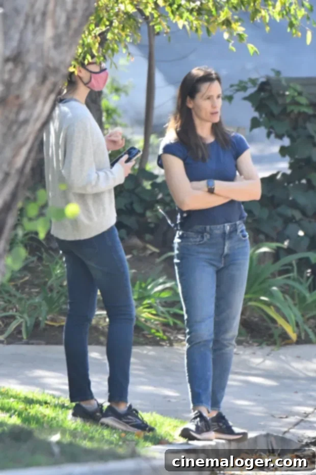 Jennifer Garner Preps Grown-Up Daughter Violet, 15, for Driving Lessons 2 Violet Affleck & Jennifer Garner