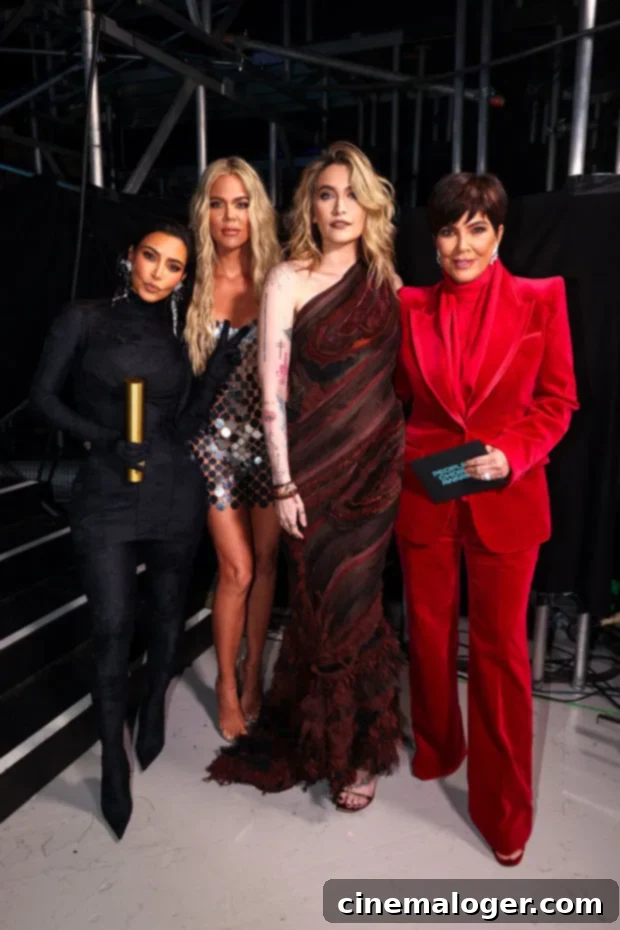 Khloé Kardashian's Sparkling PCAs Statement Amid Tristan Thompson Scandal 3 khloe kardashian at the people's choice awards in silver dress