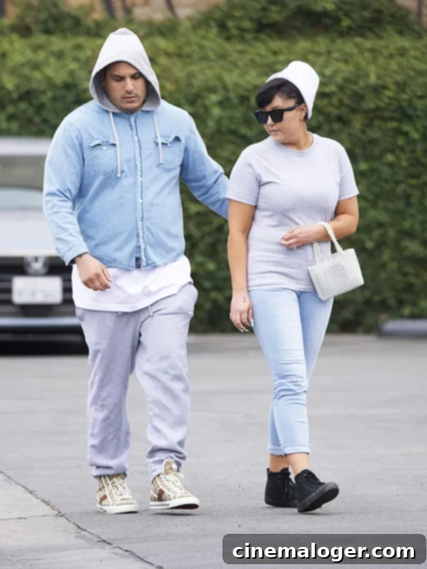 Amanda Bynes And Fiance Paul Michael Step Out In First Photos Following Her Eviction Claim 3 Paul Michael affectionately places his hand on Amanda Bynes' back during a loving public moment.