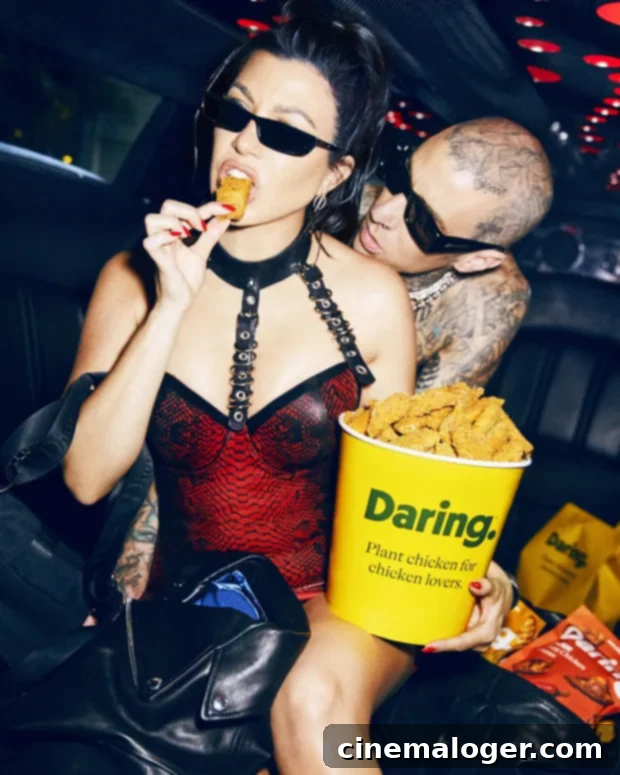 İç Çamaşırlı Kourtney Kardashian'ı Besledi: Travis Barker'dan Ağızları Açık Bırakan Kampanya 3 kourtney kardashian travis barker