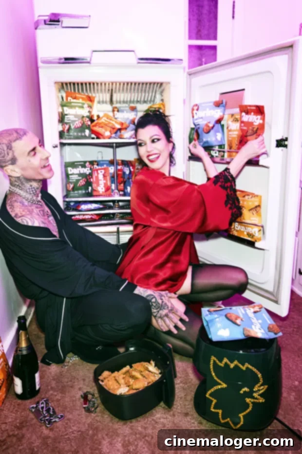 İç Çamaşırlı Kourtney Kardashian'ı Besledi: Travis Barker'dan Ağızları Açık Bırakan Kampanya 4 kourtney kardashian travis barker
