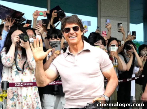 Cruise Delights South Korean Fans With Biceps Flex For Top Gun Maverick 2 Tom Cruise