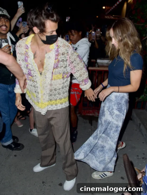Harry Styles and Olivia Wilde Share Passionate Kiss Ahead of Dont Worry Darling Release 2 Harry Styles and Olivia Wilde