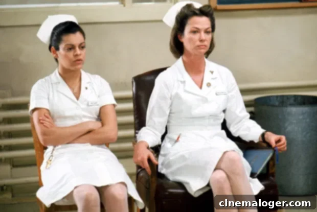 Guguk Kuşu'nun efsanevi hemşiresi Louise Fletcher 88 yaşında vefat etti: Hakkında 5 ilginç bilgi 4 Louise Fletcher receiving Best Actress Oscar for Nurse Ratched.
