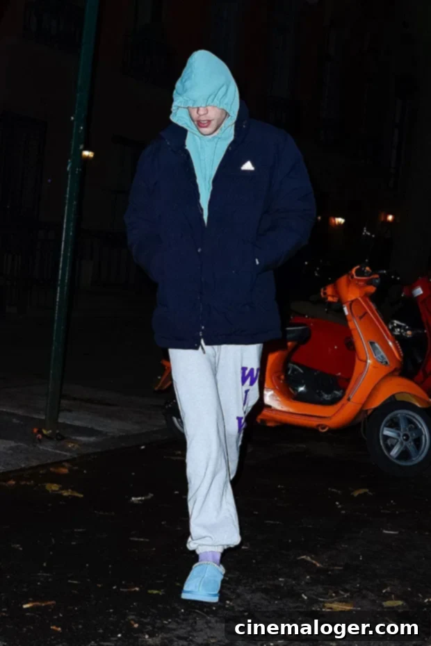 Hoodie-Wearing Pete Davidson At Emily Ratajkowski's Amid Dating Buzz 2 Pete Davidson seen arriving at Emily Ratajkowski's apartment in NYC.