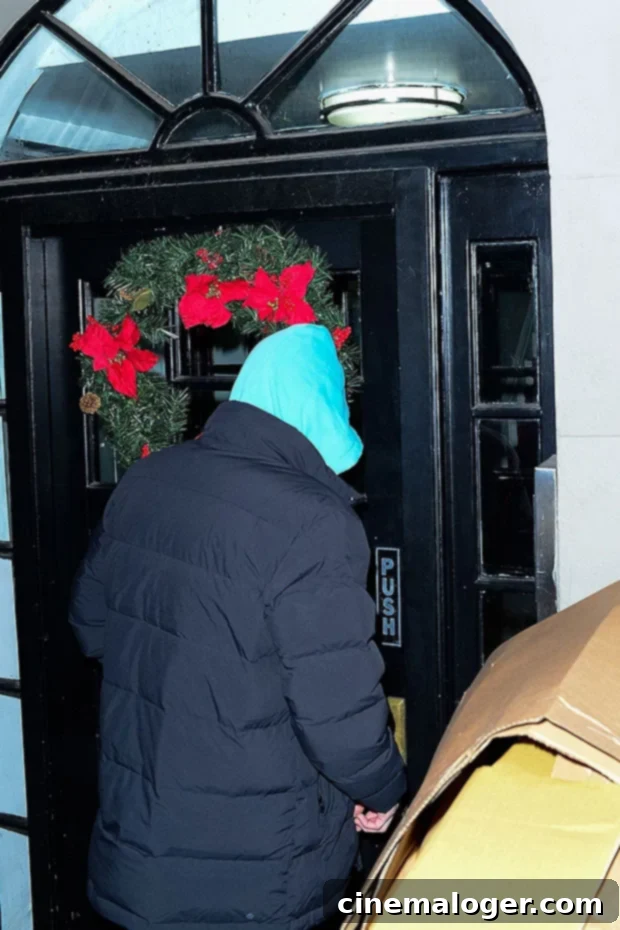 Hoodie-Wearing Pete Davidson At Emily Ratajkowski's Amid Dating Buzz 3 Pete Davidson entering Emily Ratajkowski's apartment building in NYC.