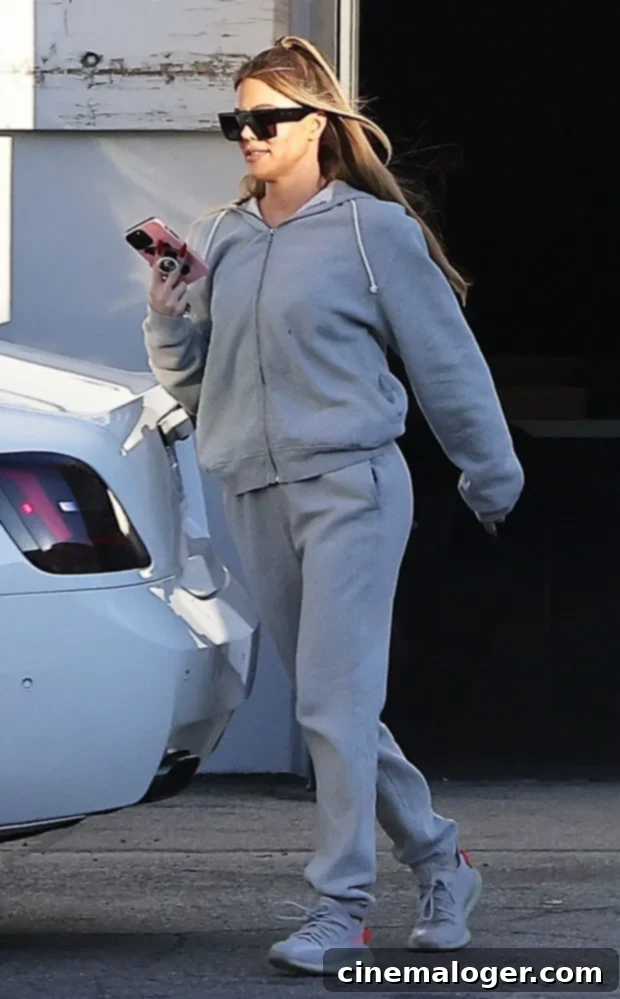 Sweatpants And Controversy: Khloe Kardashian's Latest Errand Look 3 Khloe Kardashian in a sweatsuit