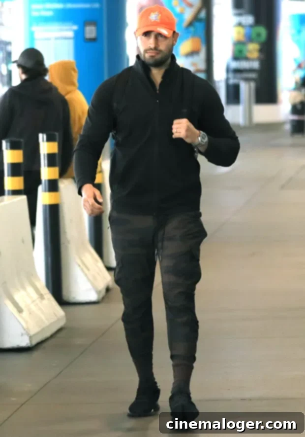 Sam Asghari Flashes Wedding Ring Amid Britney Spears Split Rumors 3 Sam Asghari