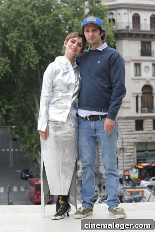 Sean Penn's Son Hopper and Rosanna Arquette's Daughter Zoe Sidel Caught Kissing 3 Hopper Penn