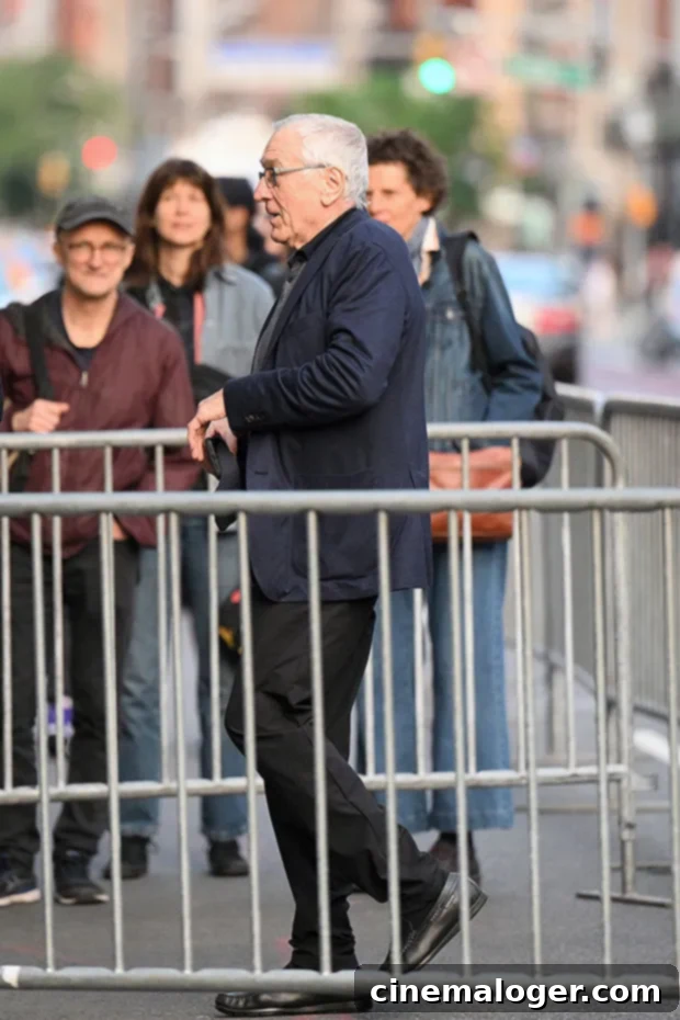 Robert De Niro Greets Fans in First Photos Since Seventh Child Reveal 3 Robert De Niro