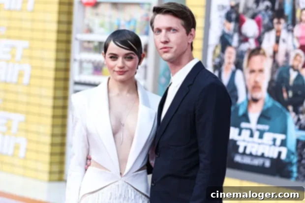 Joey King'den Gizli İspanya Düğünü: Krem Straplez Gelinliğiyle Büyüledi 2 Joey King and Steven Piet