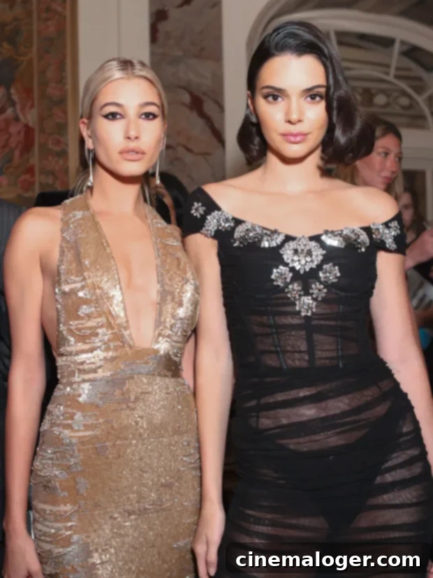 Hailey Bieber Mavi Bikinisiyle Olay Oldu, Kendall Jenner'la Tekilalı Kahkahalar Attı 2 Hailey Bieber and Kendall Jenner on vacation