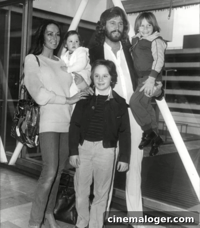 Barry Gibb's 5 Children: Meet Steve Gibb and The Rest of His Family 3 Barry Gibb and his wife, Linda, and their kids