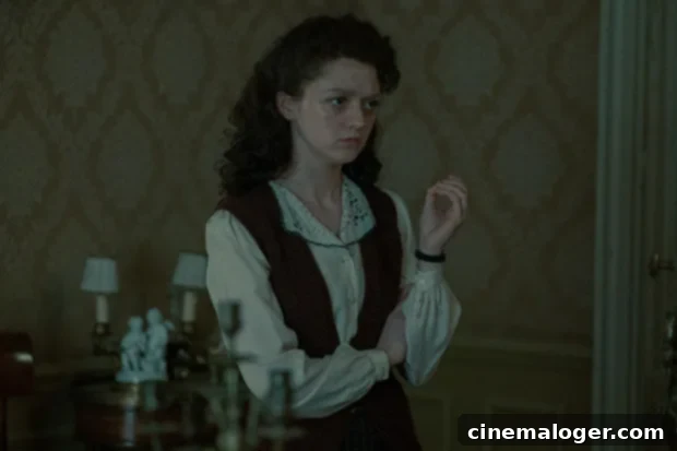 Maisie Williams Shares Dramatic 'New Look' Transformation: 25 Pounds Lost, Head Shaved 2 Maisie Williams Recalls 25 Pound Weight Loss for 'The New Look'