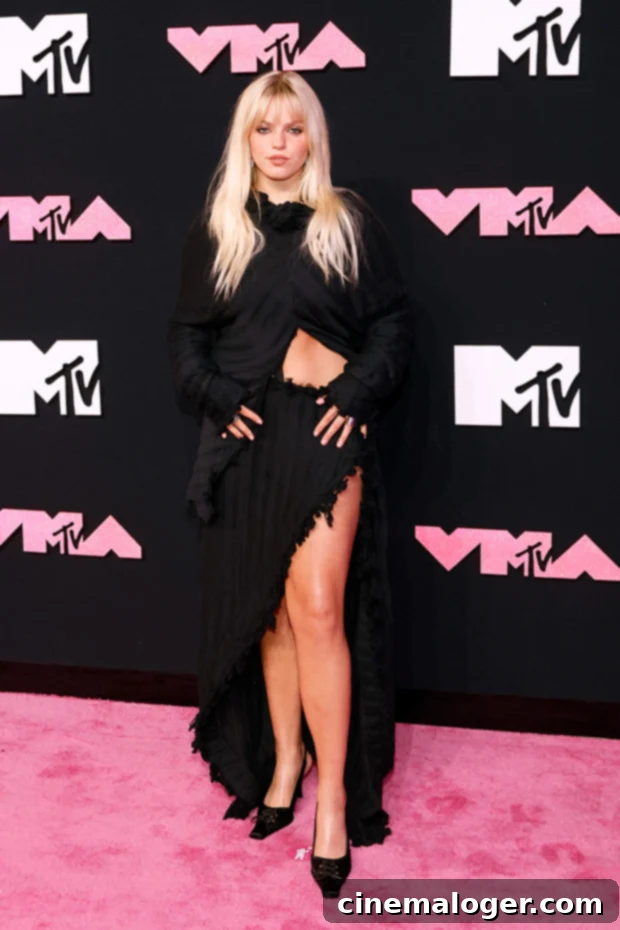 Renee Rapp Recounts Terrifying Club Night: Abandoned and Targeted for Drugging 2 Renee Rapp performing on stage, emotionally connected to her music.