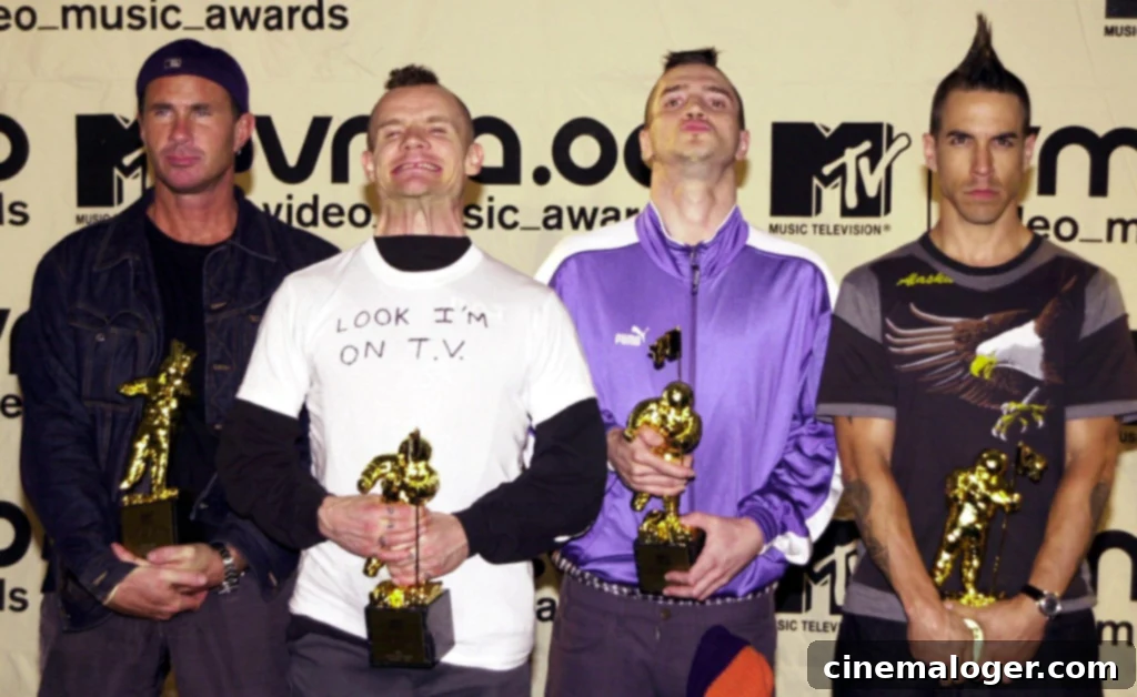 The Video Vanguard Pantheon All MTV VMA Honorees 15 NEW YORK, UNITED STATES: The band Red Hot Chili Peppers hold their MTV Video Music Awards trophy 07 September, 2000 in New York. The group won the Vanguard Award. (ELECTRONIC IMAGE) AFP PHOTO/Henny Ray ABRAMS (Photo credit should read HENNY RAY ABRAMS/AFP via Getty Images)