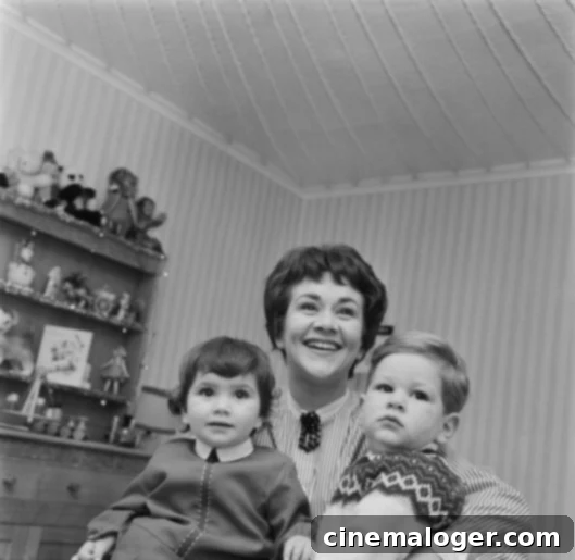 Joan Plowright's Children: Unveiling Her Family Life 2 English actress Joan Plowright, the wife of actor Sir Laurence Olivier, with their children Tamsin and Richard, UK, 13th January 1964. (Photo by Evening Standard/Hulton Archive/Getty Images)