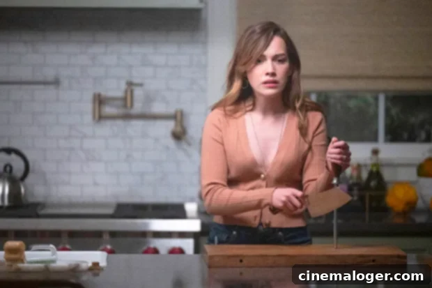 Victoria Pedretti as Love in the season 3 finale.