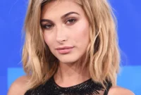 Hailey Baldwin’s Edgy Lob and Sultry Smokey Eye at the VMAs